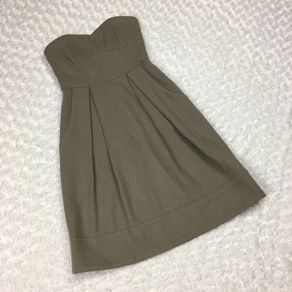Sleeveless Strapless Pleated‎ Dress w 2 pockets.